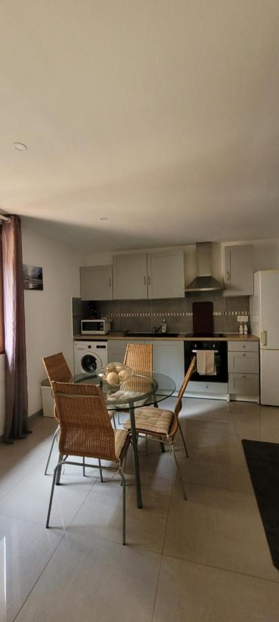 קוטיניאק Charmant Duplex Au Coeur Du Village מראה חיצוני תמונה